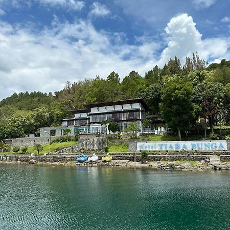 Tiara Bunga Hotel & Villa Balige Eksteriør billede