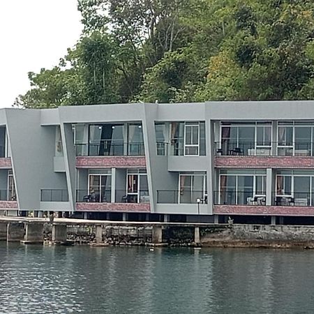 Tiara Bunga Hotel & Villa Balige Eksteriør billede