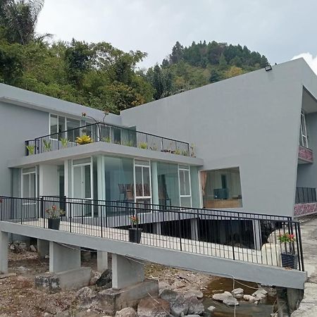Tiara Bunga Hotel & Villa Balige Eksteriør billede