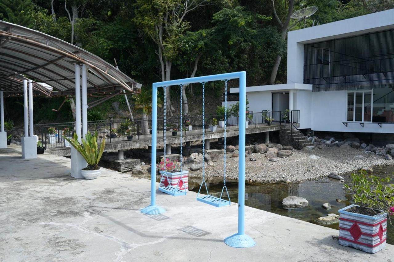 Tiara Bunga Hotel & Villa Balige Eksteriør billede