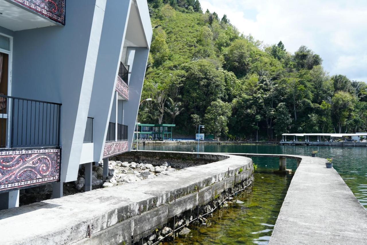 Tiara Bunga Hotel & Villa Balige Eksteriør billede