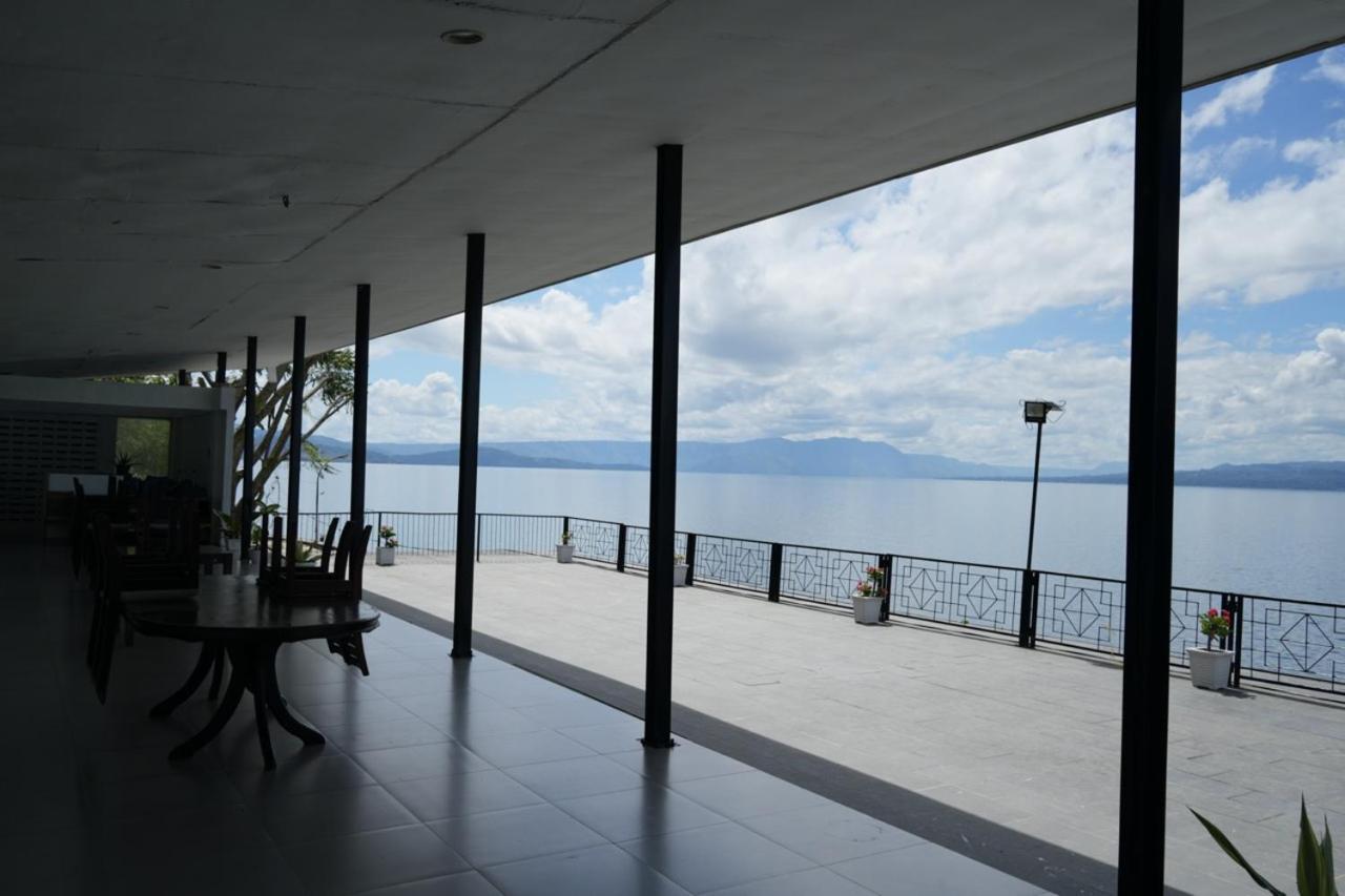 Tiara Bunga Hotel & Villa Balige Eksteriør billede