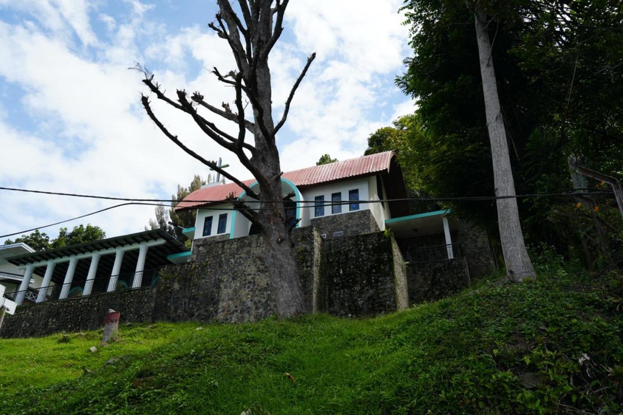 Tiara Bunga Hotel & Villa Balige Eksteriør billede