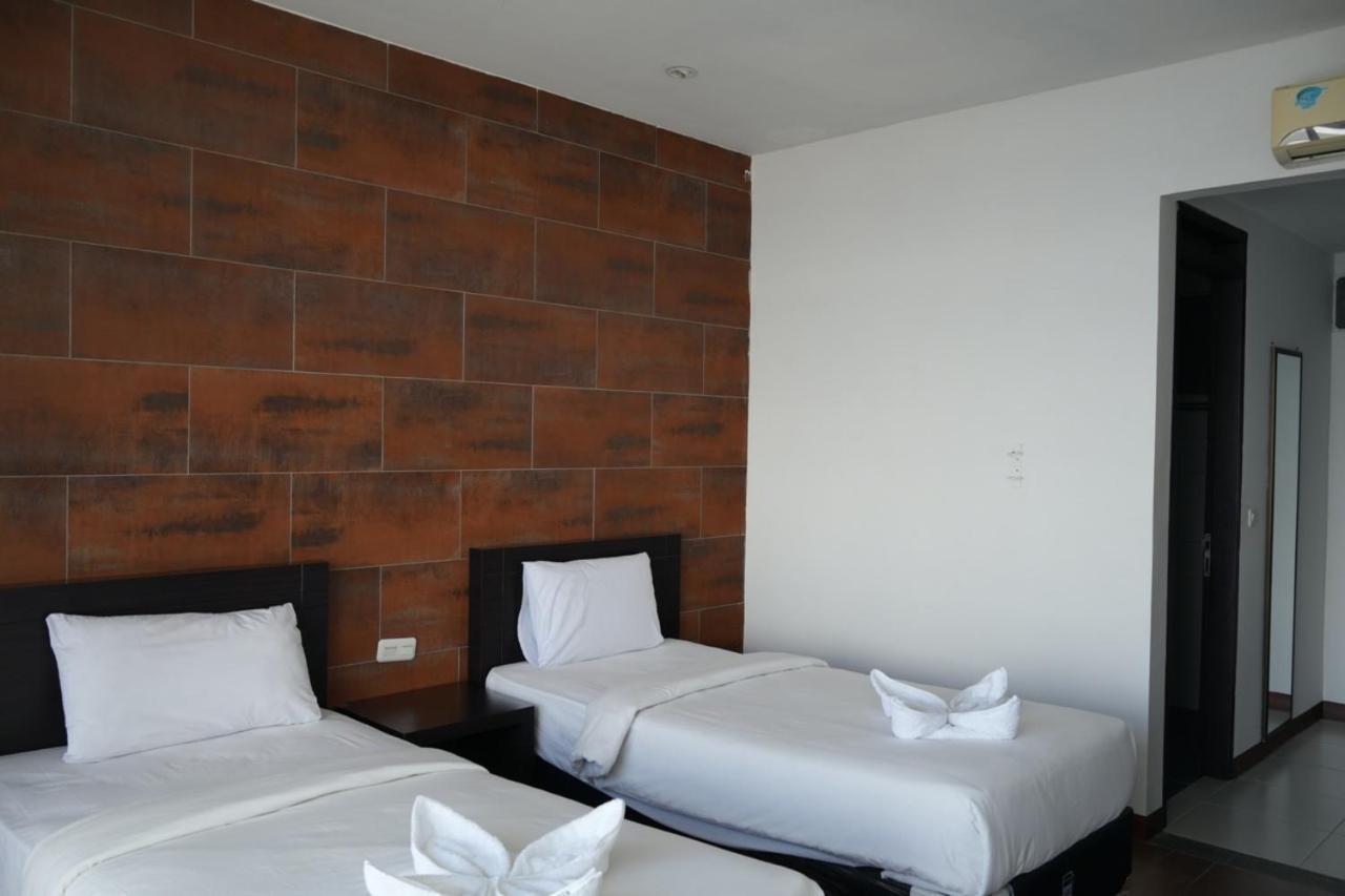 Tiara Bunga Hotel & Villa Balige Eksteriør billede